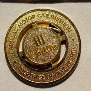 Cadillac Heritage of Ownership メダル New Cadillac Heritage Of Ownership Medallion Badge With Case